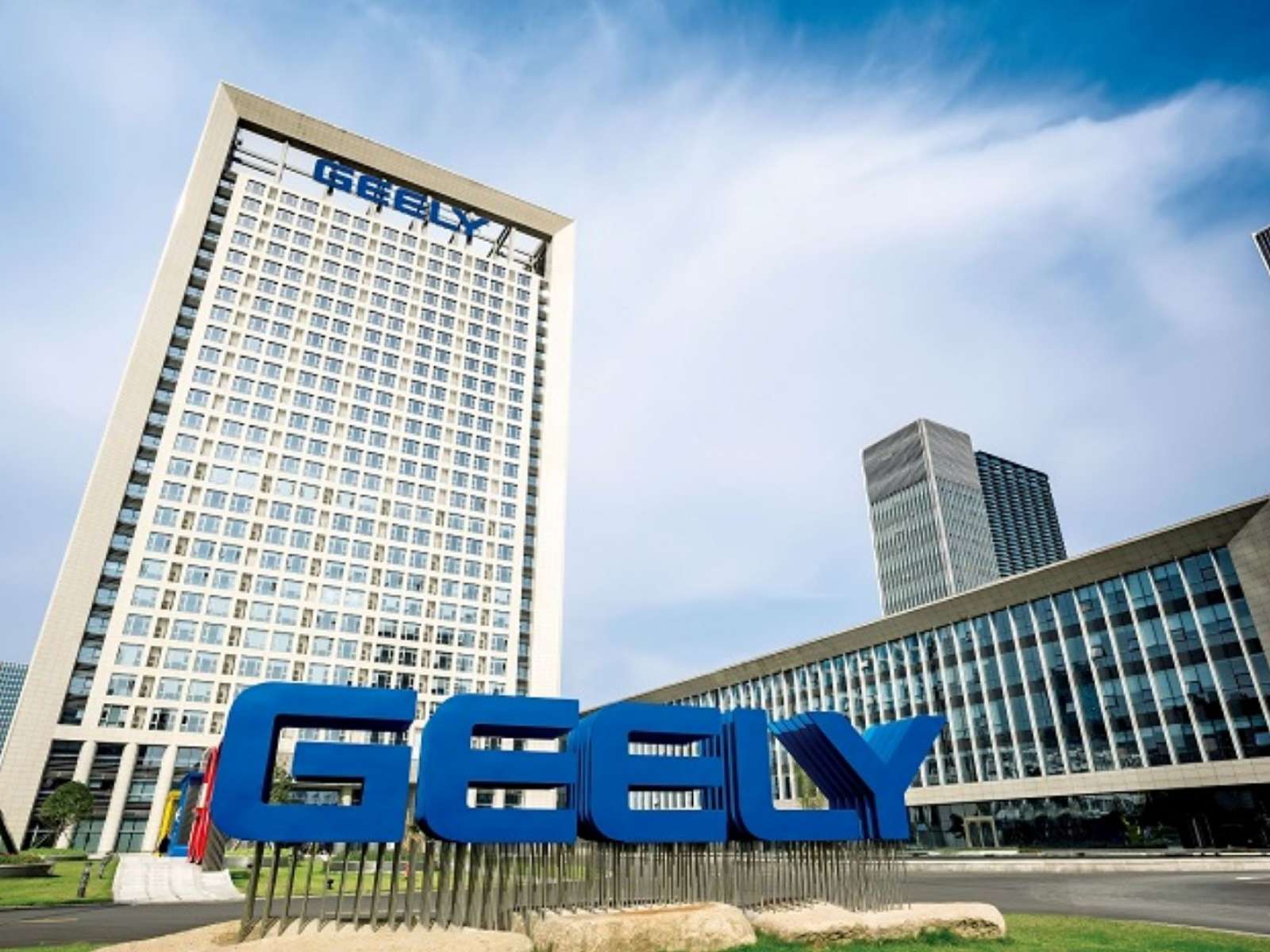 Geely Holding stekao 7,6% vlasničkog udela u kompaniji Aston Martin Lagonda