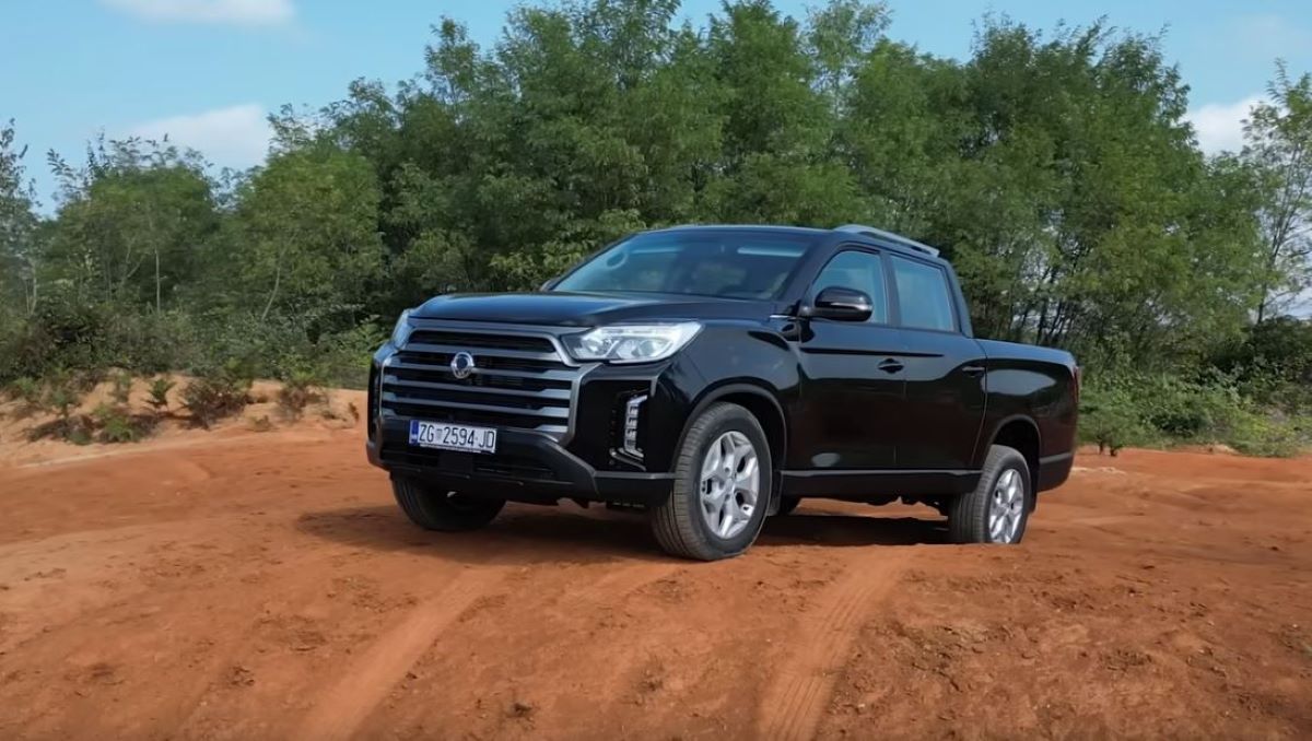 Sposoban i povoljan! Ssangyong Musso Grand<br> Auto Market, 05.11.2023