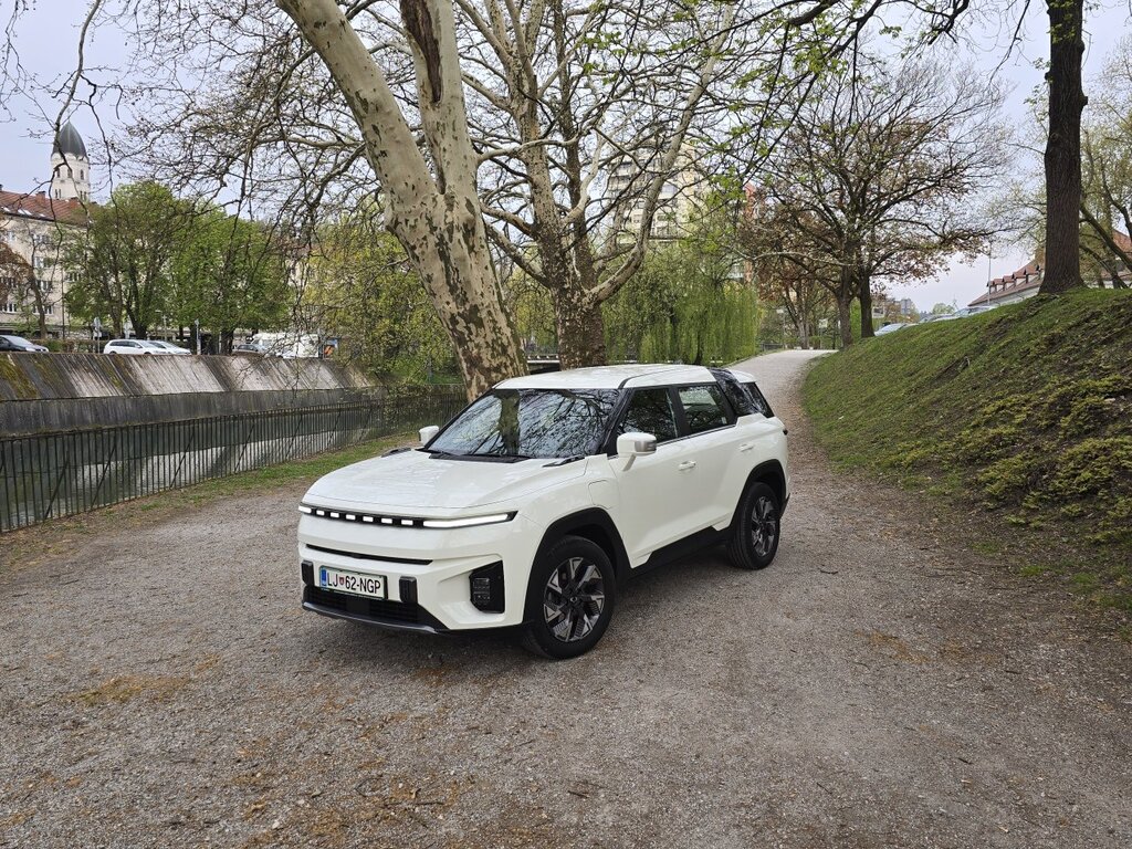 Električni znani neznanec: KGM Torres EVX Trail<br>avtomanija.com, 23.05.2025