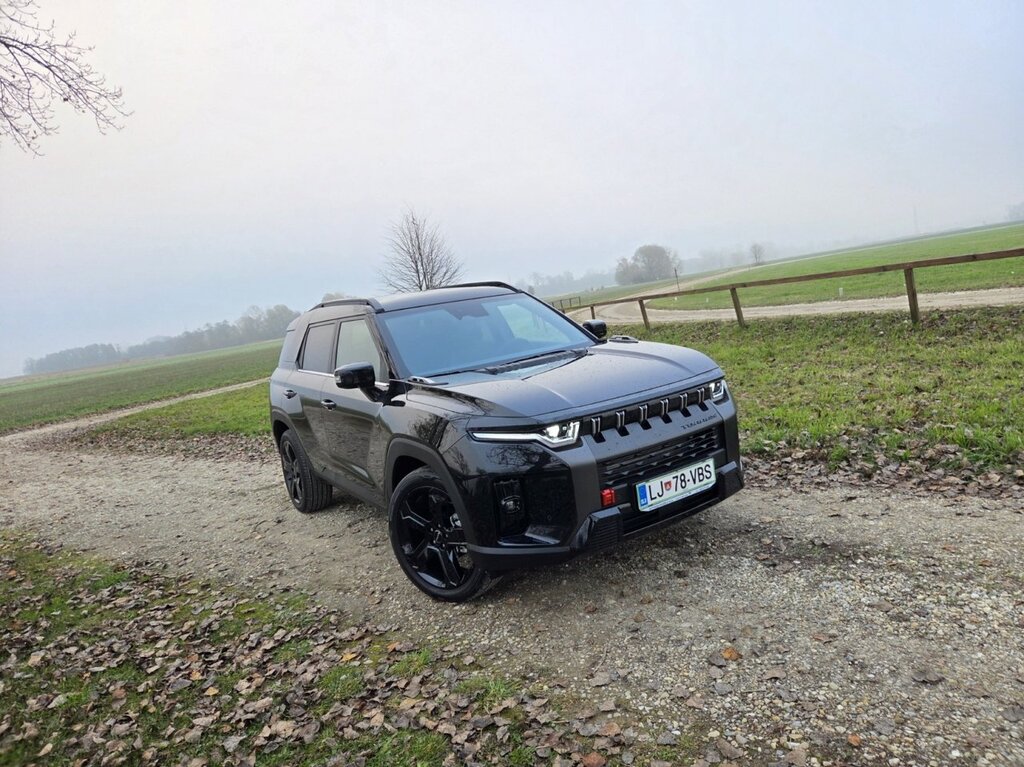 Test: Zanimivo samosvoj KGM Torres 1.5 TGDI HEV Premium+ Black A/T 2WD<br>avtomanija.com, 19.01.2026