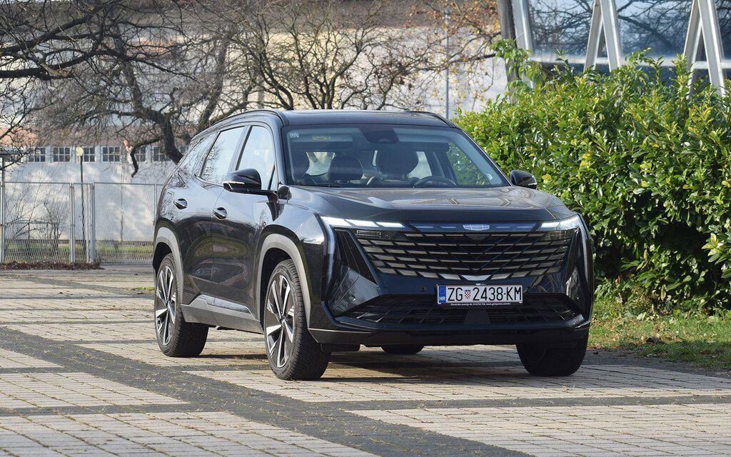 Moćan kineski benzinac u prostranom i bogato opremljenom SUV-u <Poslovni dnevnik,  Mladen Milčić>