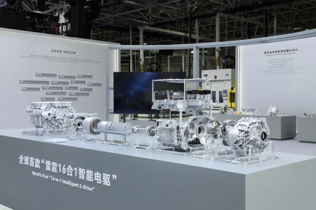 Sistemul de propulsie electrică inteligent 16-în-1 de la Geely, care doboară recorduri