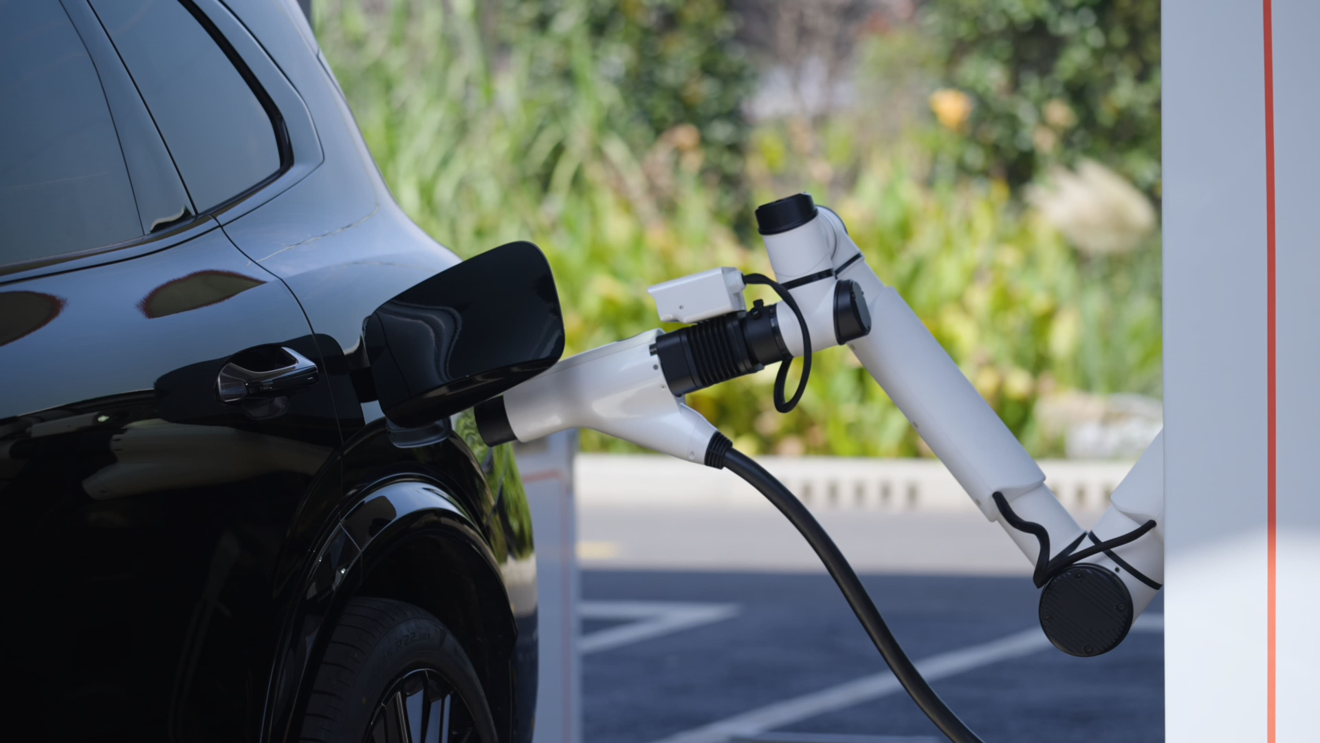 Geely Auto Group го претставува Geely Smart Charging – ултрабрзо полнење поттикнато од вештачка интелигенција