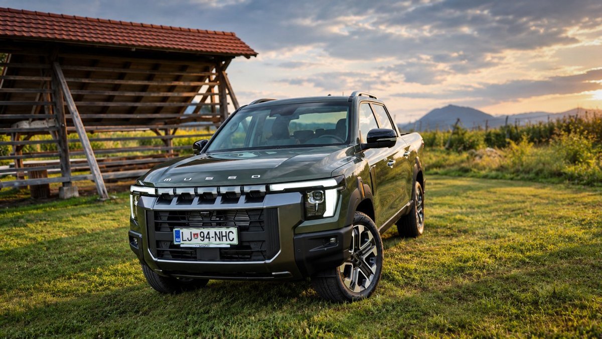 Manire gospoda, mišice delavca: KGM Musso Grand 2.2 XDI Ultimate 4x4 A/T<br>avtomanija.com, 15.09.2026