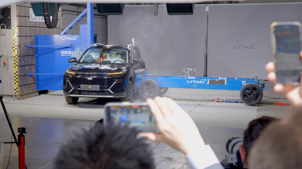 1779887705_Geely_Beyond Compliance%20Crash%20Test%20in%20Europe_2