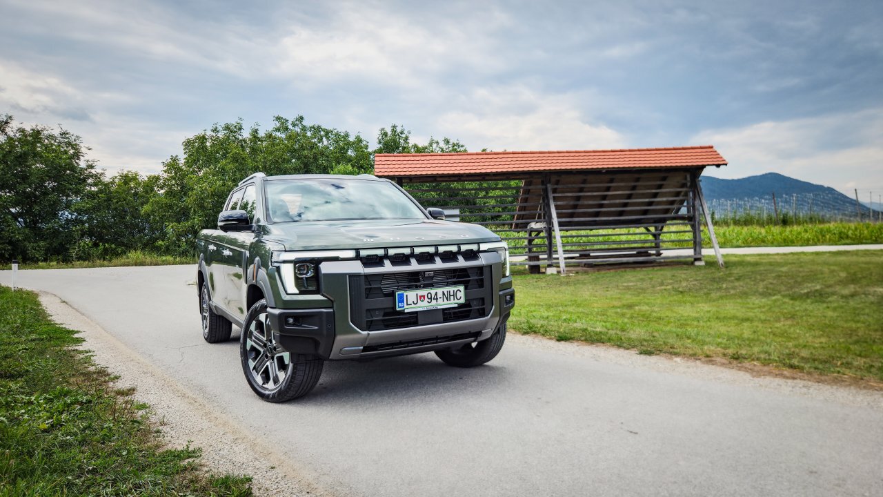 KGM Musso Grand 4x4 s priključnim štirikolesnim pogonom in reduktorjem